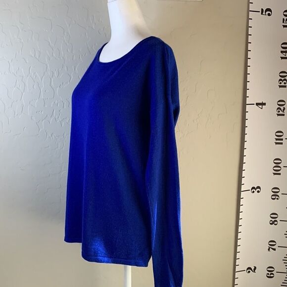 𝅺H&M long sleeve bright blue split hem sweater. Size small runs larger - Picture 3 of 10